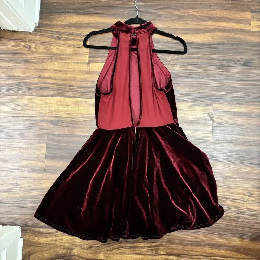 NWT Silence + Noise Sz Medium Maroon Red Velvet Mesh Insert Mini Dress Party - Picture 3 of 6